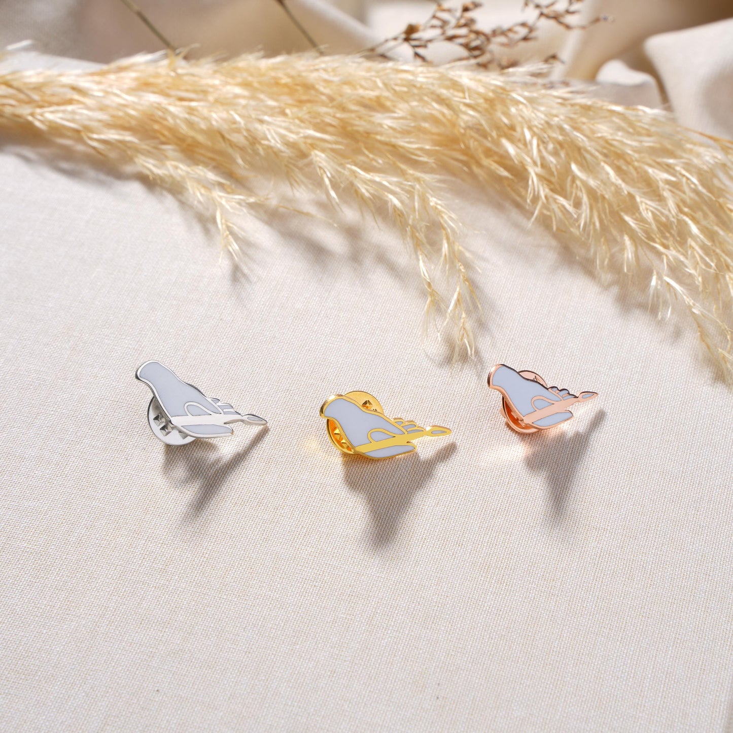 Material Solid 925 Sterling Silver 14K Solid Gold
Finish High-polish
Enamel Color Soft white bird outline
Size Approx. 2 cm
Closure Butterfly clutch pin back
Hypoallergenic nickel free
Handmade with great care
Minimalist Jewelry Lovers Travelers Nature Admirers Bird Enthusiasts Graduation or Farewell Gifts Peace Symbol Jewelry
Elegant gift box
Ready for gifting or personal use
Processing time 2 3 business day
Ships from Turkey for EU buyers
USA 2 5 business days
Europe 1 3 business days
