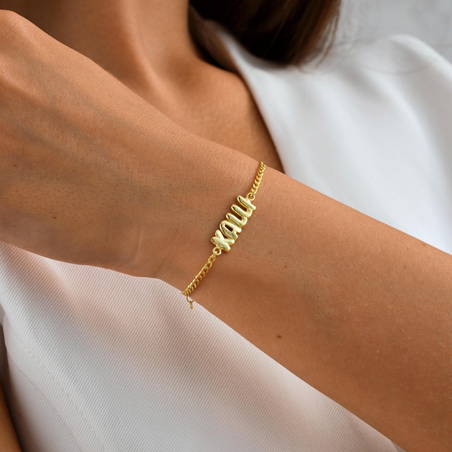 Material: 925 Sterling Silver or 14K Solid Gold
Finish: High-polish
Chain: Gourmet chain with secure lobster clasp
Name: Custom balloon-style lettering
Length: Adjustable (5"-9")
Hypoallergenic & nickel-free
Handmade with love
Personalized Gifts Birthday Bridesmaids Everyday Minimalist Style Name Jewelry Lovers
Elegant gift box
Ready for gifting with personalized note option
Processing time: 2β3 business day Ships from Turkey (for EU orders)
USA 2β5 business days
Europe 1β3 business days