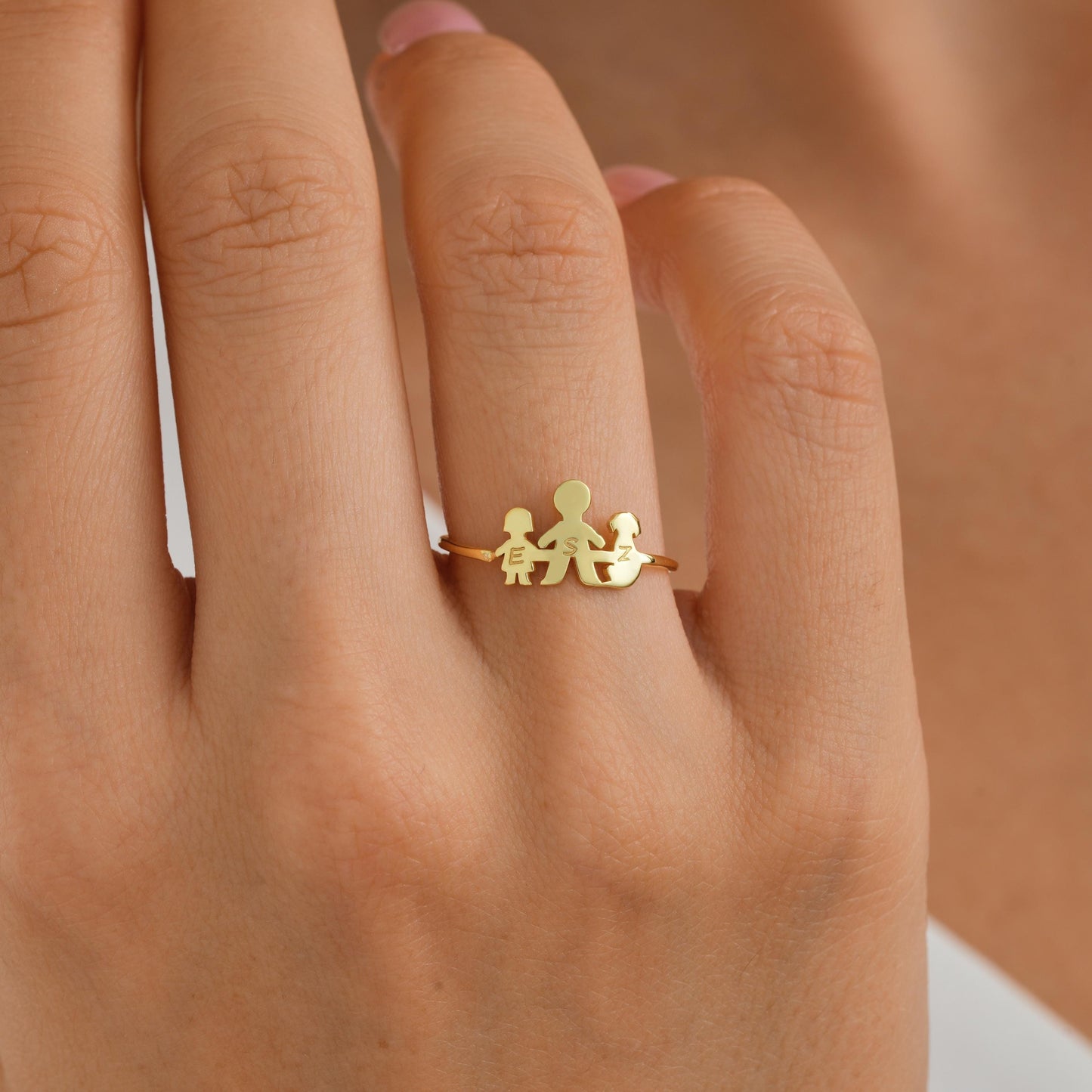 Material: 925 Sterling Silver or 14K Solid Gold
β’ Finish: High-polish
β’ Design: Family silhouette or Pets
β’ Personalization: Custom initials
β’ Ring Sizes: US 4β10
β’ Hypoallergenic & nickel-free
β’ Handmade with care
Motherβs Day β Family Jewelry β Grandparents β Custom Gift β Gift for Her β Gift for Mom or Dad
Elegant gift box
Optional message card
Ready for gifting
Processing time: 2β3 business days
Ships from Turkey (for EU buyers)
USA: 2β5 business days
Europe: 1β3 business days
