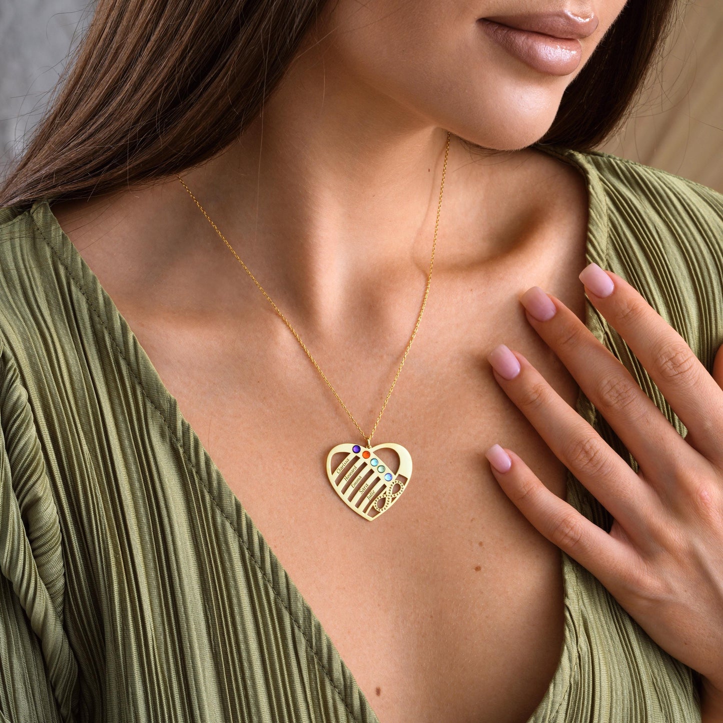 โจ Custom Birthstone Name Pendant โ Family Necklace โจ
A meaningful heart-shaped pendant featuring your chosen names and birthstones, symbolizing love and connection. Perfect for moms, grandmas, and loved ones.