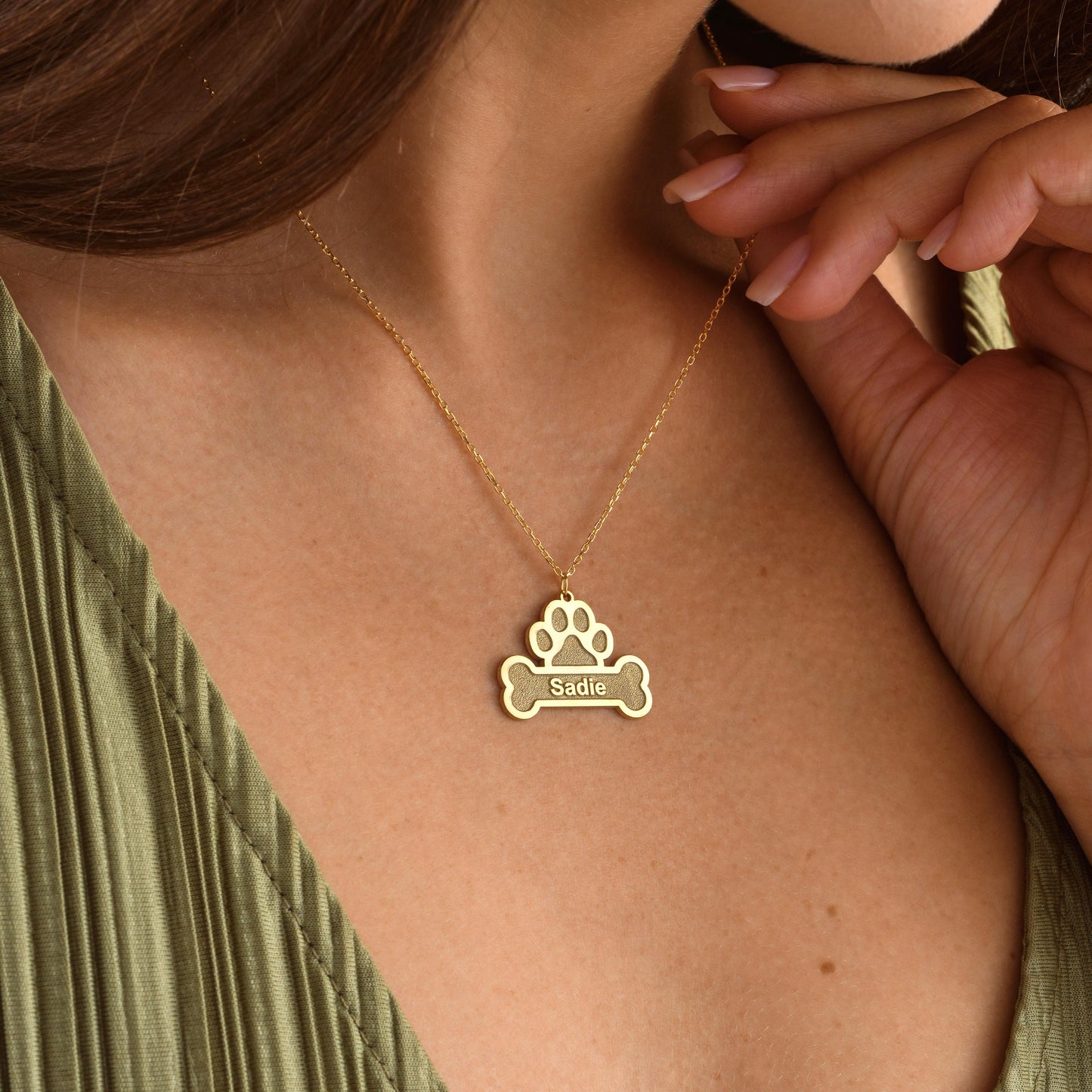 โจ Custom Paw Name Necklace โ Personalized Dog Bone Pendant โจ
A unique and heartfelt necklace featuring a paw print over a bone-shaped pendant engraved with your pet's name. Perfect for pet lovers, memorial keepsakes, or gifts for dog owners.
๐ Product Details
โข Material: 925K Sterling Silver / 14K Solid Gold
โข Closure: Spring Ring
โข Pendant Size: Approx. 25mm
โข Hypoallergenic & safe for sensitive skin