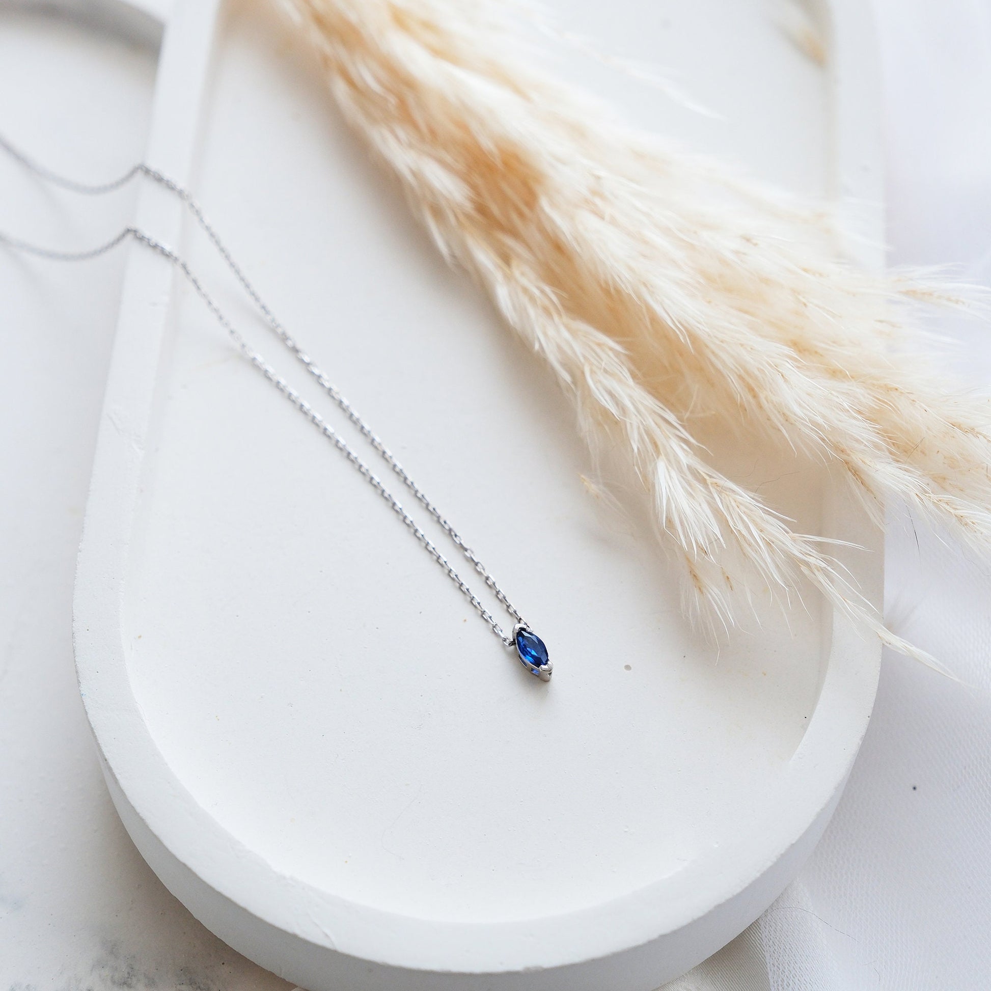 Create your own story with the customizable Stone Necklace. Choose from a variety of gemstones to reflect your personality or symbolize something special. this personalized piece is a unique way to express your individuality
