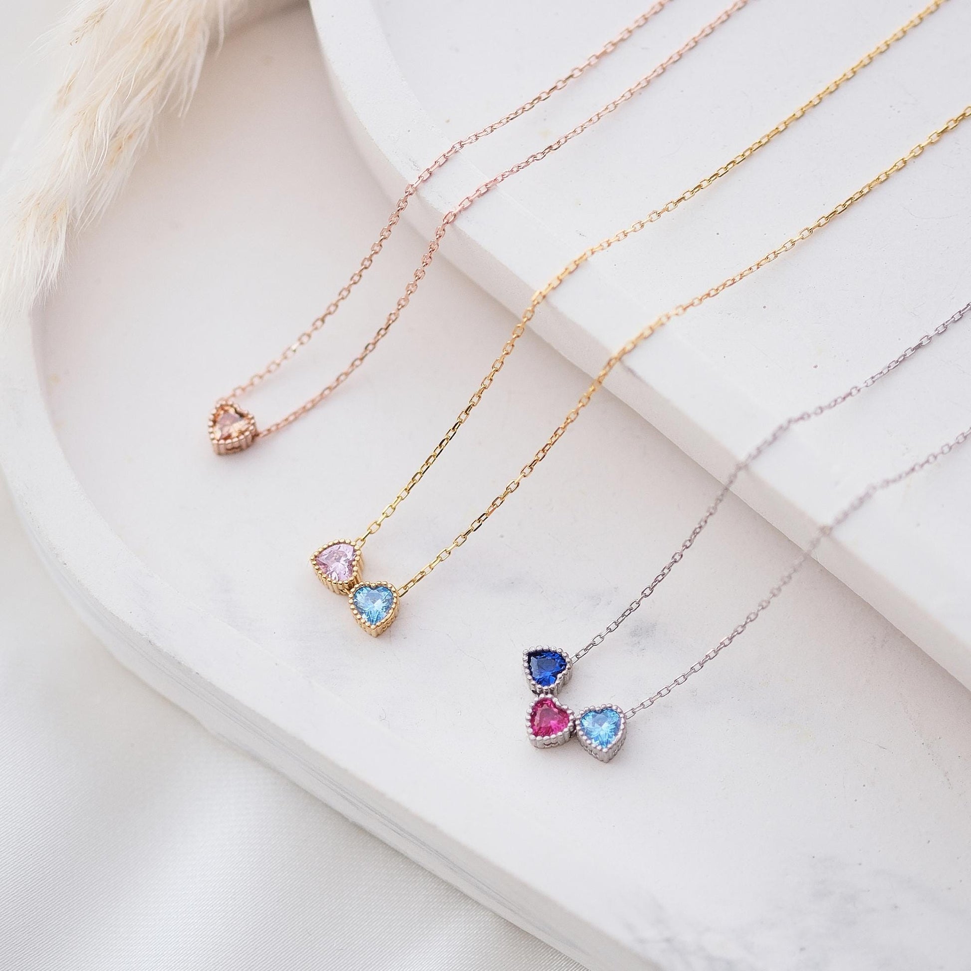 Discover the beauty of our heart-shaped gemstone necklaces, crafted with vibrant natural stones. Each piece is customizable, allowing you to choose the perfect stone. A timeless and personal touch, ideal for adding elegance to any outfit a loved one