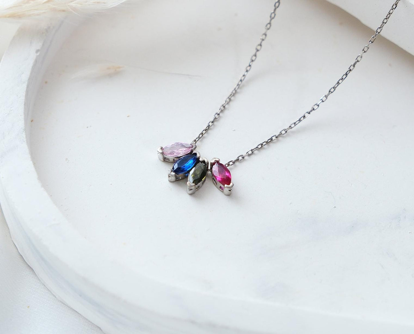 Our gemstone necklaces offer a unique design opportunity with customizable natural stones of your choice. Available in gold, silver, and rose gold plating, these high-quality and durable pieces allow you to personalize your style with elegance