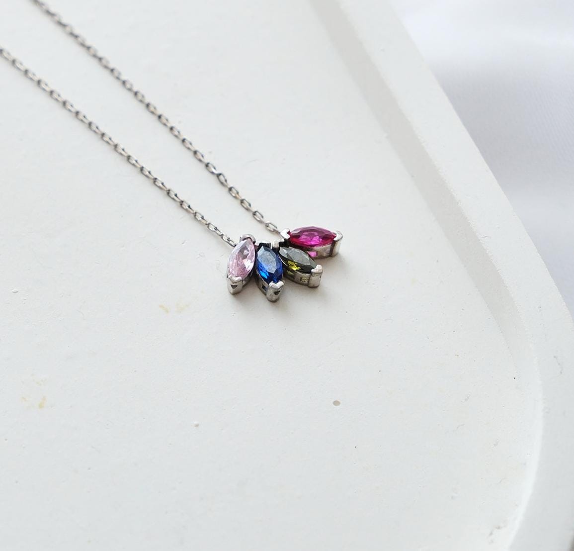 Our gemstone necklaces offer a unique design opportunity with customizable natural stones of your choice. Available in gold, silver, and rose gold plating, these high-quality and durable pieces allow you to personalize your style with elegance