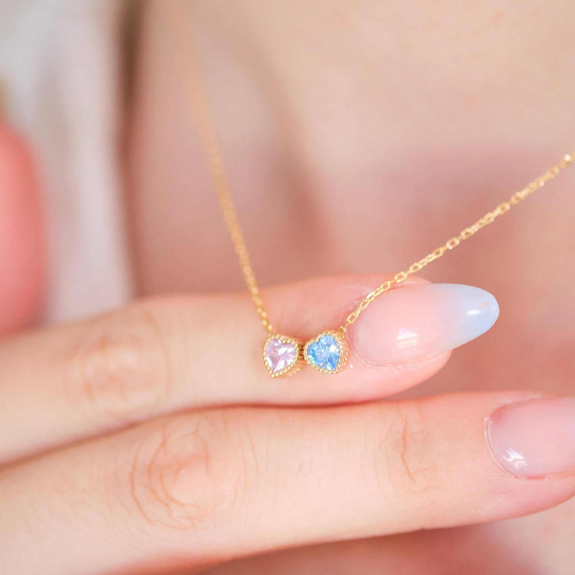 Discover the beauty of our heart-shaped gemstone necklaces, crafted with vibrant natural stones. Each piece is customizable, allowing you to choose the perfect stone. A timeless and personal touch, ideal for adding elegance to any outfit a loved one