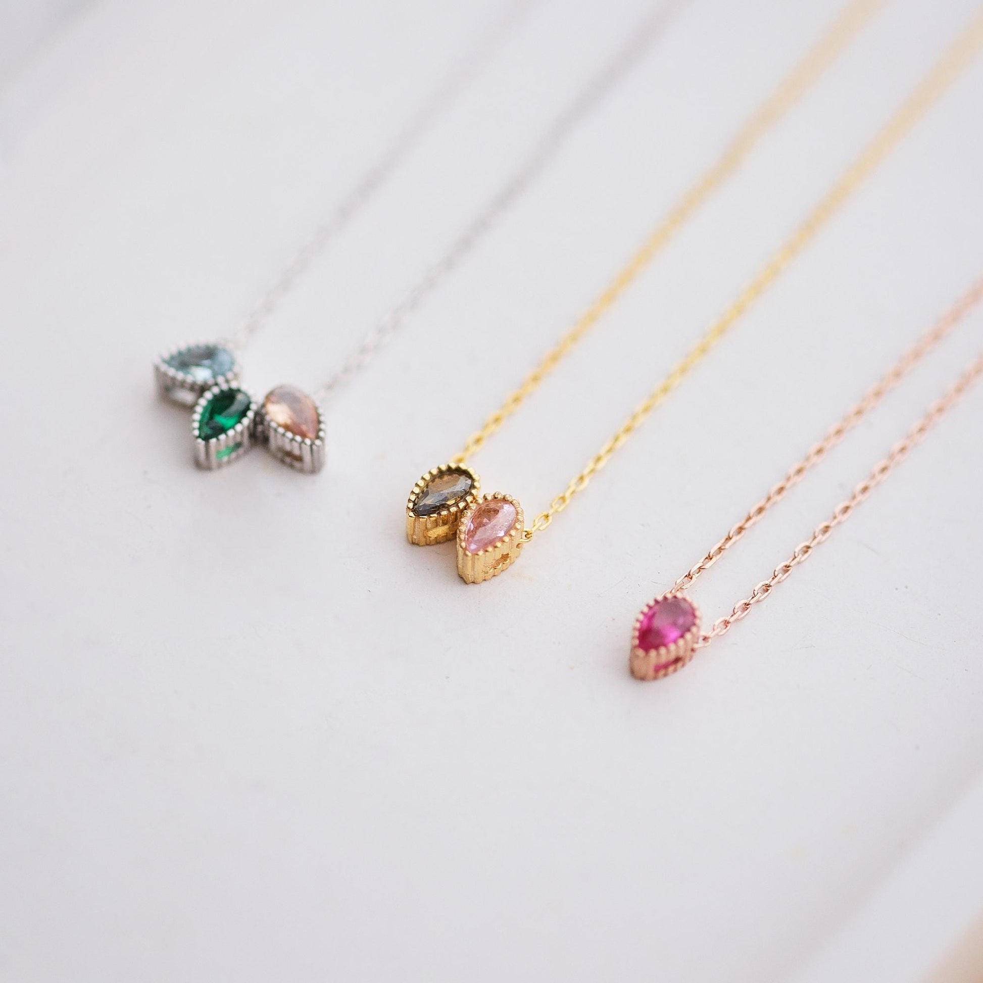 Embrace elegance with our Rain-Shaped Gemstone Necklace. Featuring a delicate raindrop design, this piece can be customized with your choice of gemstones. it’s a stunning way to reflect your personal style and individuality.