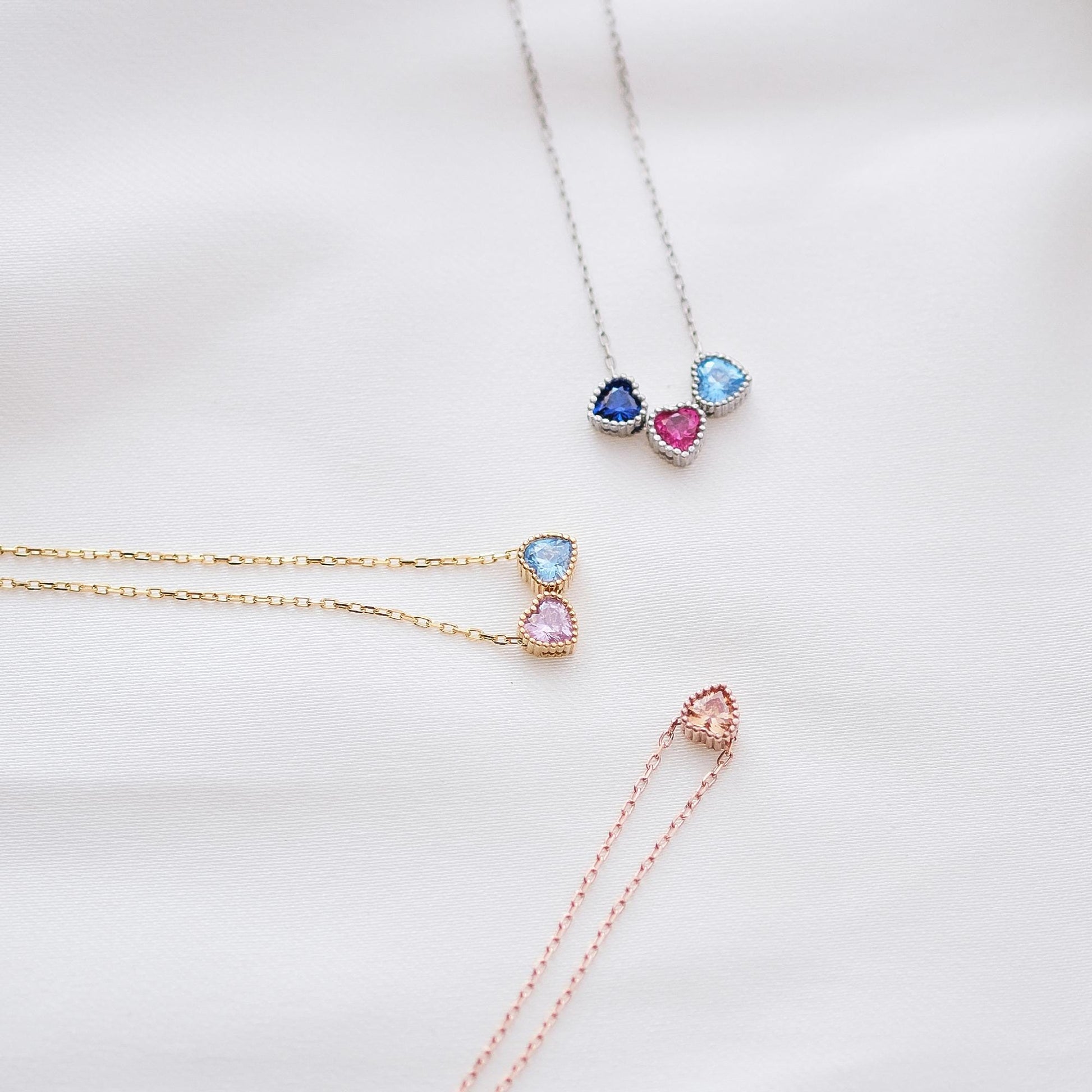 Discover the beauty of our heart-shaped gemstone necklaces, crafted with vibrant natural stones. Each piece is customizable, allowing you to choose the perfect stone. A timeless and personal touch, ideal for adding elegance to any outfit a loved one