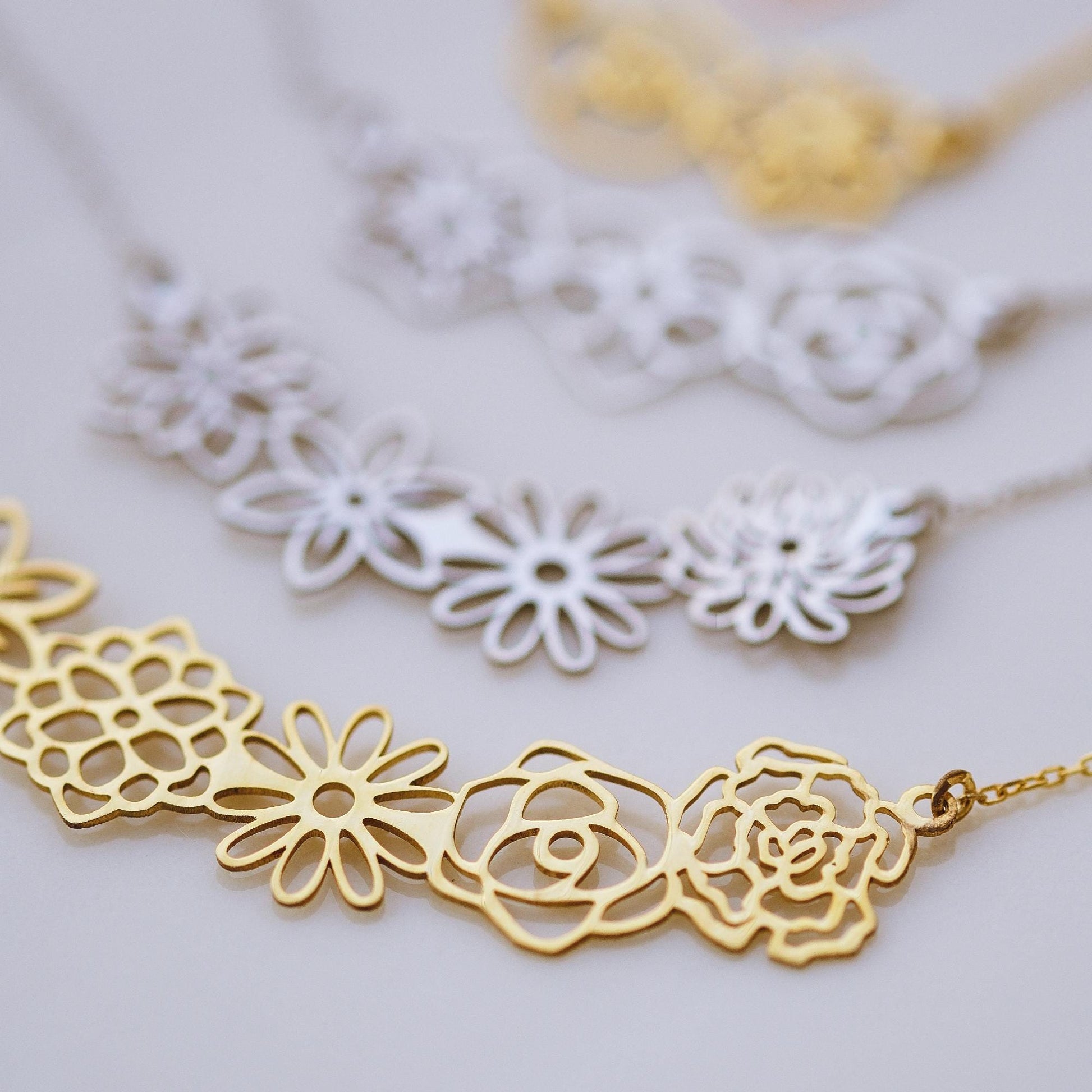 Wear Your Birth Month, Reflect Your Elegance.
Choose your unique flower necklace in gold, rose gold, or silver. Carry your story and style with you, every day. This combines the elegance and personal connection with a sales.
