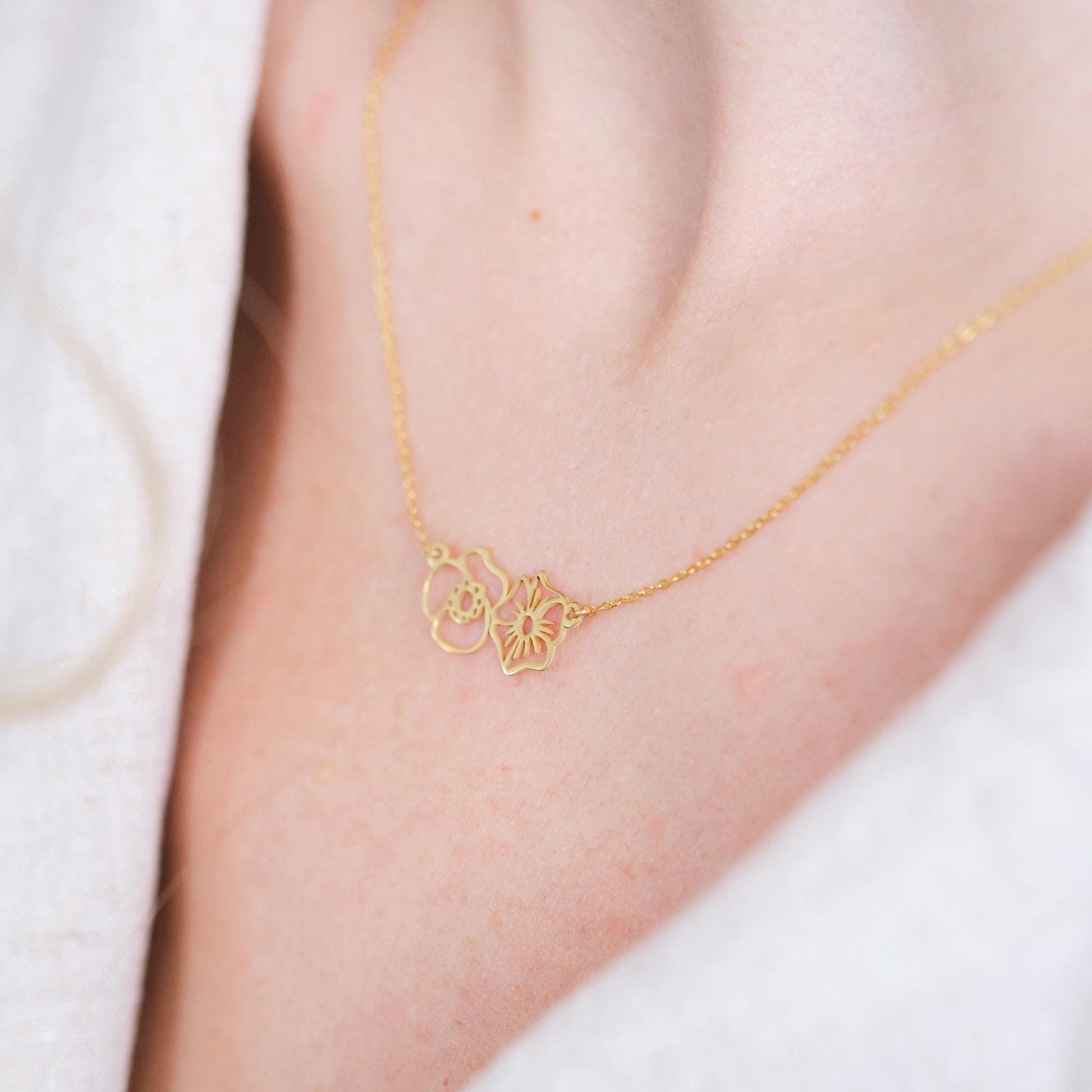 Wear Your Birth Month, Reflect Your Elegance.
Choose your unique flower necklace in gold, rose gold, or silver. Carry your story and style with you, every day. This combines the elegance and personal connection with a sales.