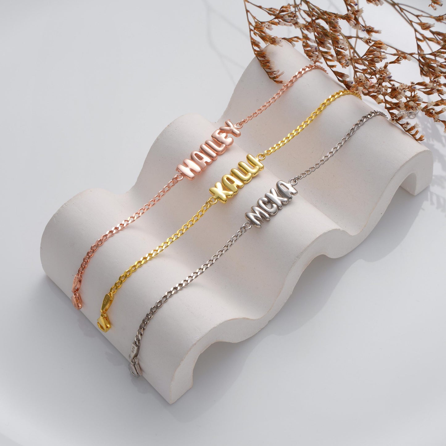Material: 925 Sterling Silver or 14K Solid Gold
Finish: High-polish
Chain: Gourmet chain with secure lobster clasp
Name: Custom balloon-style lettering 
Length: Adjustable (5&quot;-9&quot;)
Hypoallergenic & nickel-free
Handmade with love
Personalized Gifts Birthday Bridesmaids Everyday Minimalist Style  Name Jewelry Lovers
Elegant gift box
Ready for gifting with personalized note option
Processing time: 2–3 business day Ships from Turkey (for EU orders)
USA 2–5 business days
 Europe 1–3 business days