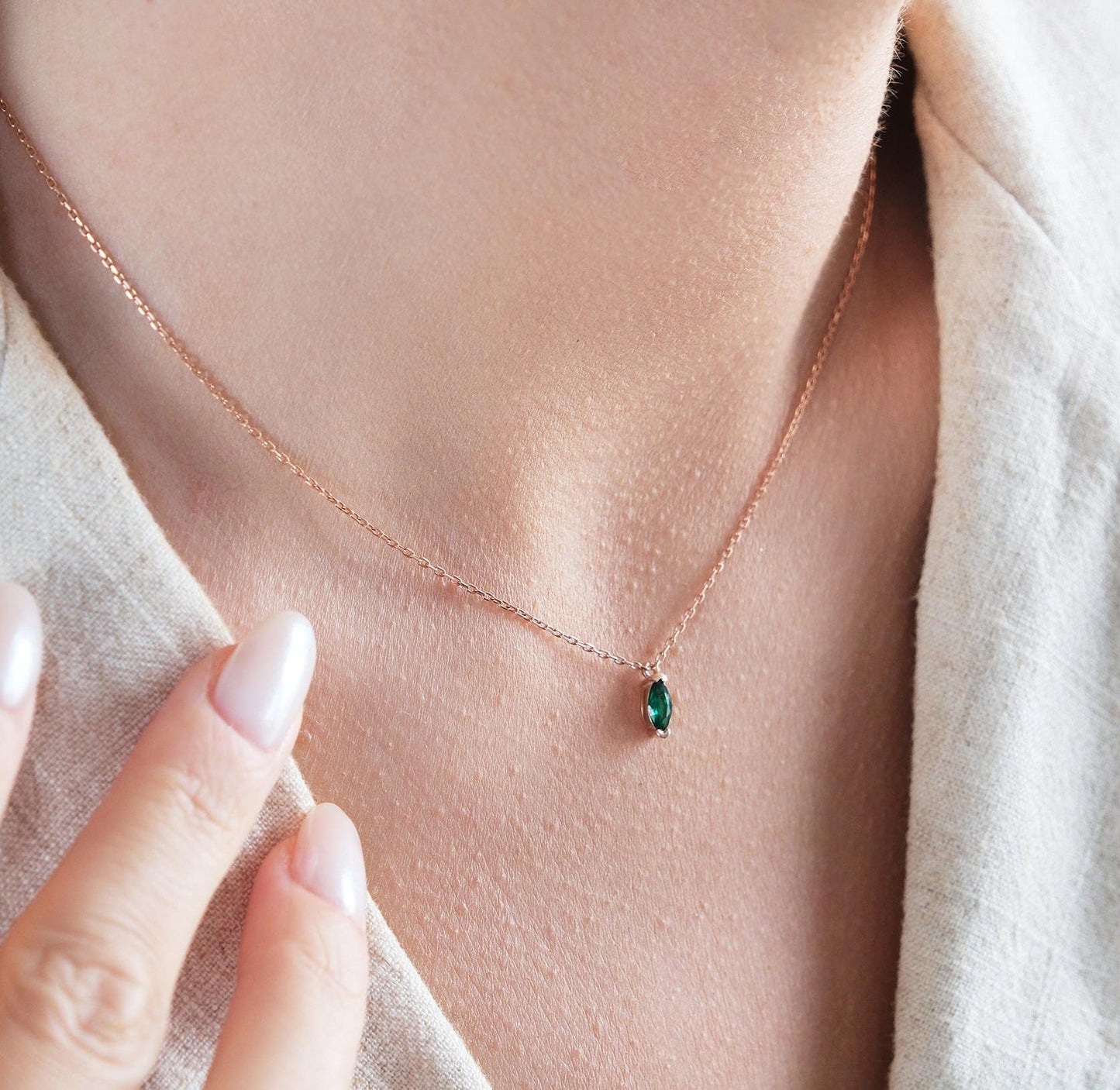 Our gemstone necklaces offer a unique design opportunity with customizable natural stones of your choice. Available in gold, silver, and rose gold plating, these high-quality and durable pieces allow you to personalize your style with elegance