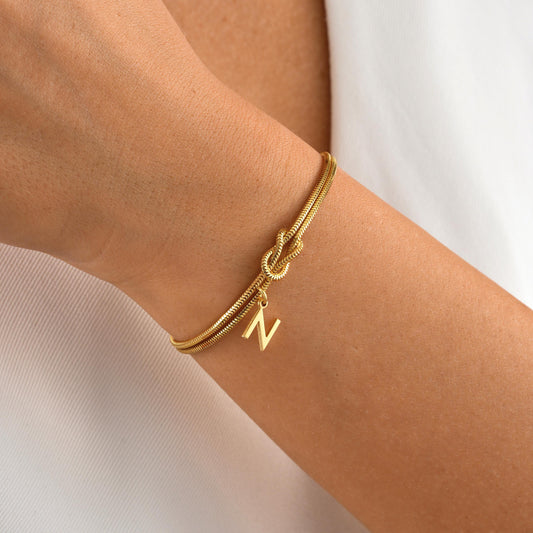 Material: 925 Sterling Silver or 14K Solid Gold
Finish: High-polish
Design: Knotted double chain with initial charm
Initial: A–Z (1 letter)
Length: Adjustable 5&quot;-9&quot;
Closure: Lobster clasp
Hypoallergenic nickel-free
Handmade with care
Everyday Wear  Personalized Gifts  Graduation  Bridesmaids  Gift for Her  Minimalist Style
Elegant gift box
Ready for gifting with optional message card
Processing time 2–3 business days
Ships from Turkey for EU buyers
USA 2–5 business days
Europe 1 3 business days