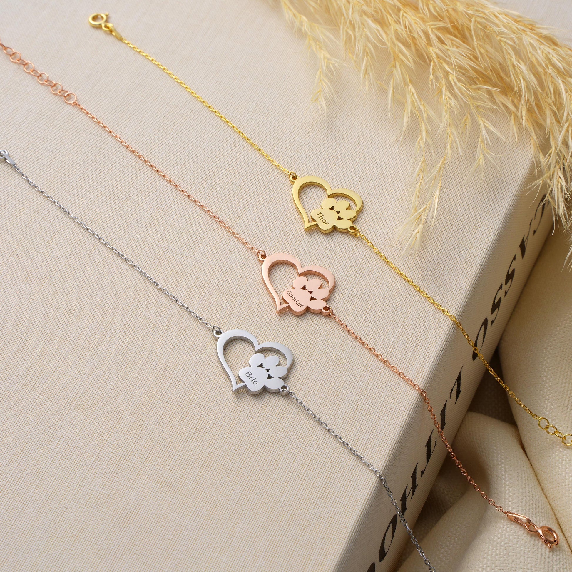 Material: 925 Sterling Silver or 14K Solid Gold
Finish High-polish
Design: Heart with paw print and custom name engraving
Chain Fine cable chain
Adjustable 5&quot;-9&quot;
Closure: Lobster clasp
Hypoallergenic  nickel-free
Handmade with care
Pet Memorial Gifts  Dog  Cat Moms  Personalized Gifts Everyday Wear  Animal Lovers
Elegant gift box message card
Ready for gifting
Processing time: 2–3 business days
• Ships from Turkey (for EU buyers)
• USA: 2–5 business days
• Europe: 1–3 business days