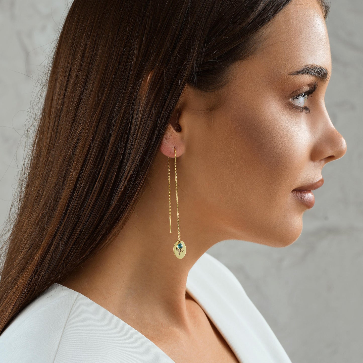 Material 925K Sterling Silver 14K Solid Gold
High polish gold
Threader pull-through earring
Oval disc with engraved rose
Cubic Zirconia  Pair
Everyday minimal wear – Romantic style Nature lovers – Floral jewelry fans – Bridesmaid or birthday gift – Feminine aesthetic
Elegant gift box
Ready for gifting  ideal for birthdays anniversaries or self-love
Handmade to order in US
2 3 business days
Express delivery available:
USA 2 5 business days Europe 1 3 business days
For EUROPE shipped from TURKEY