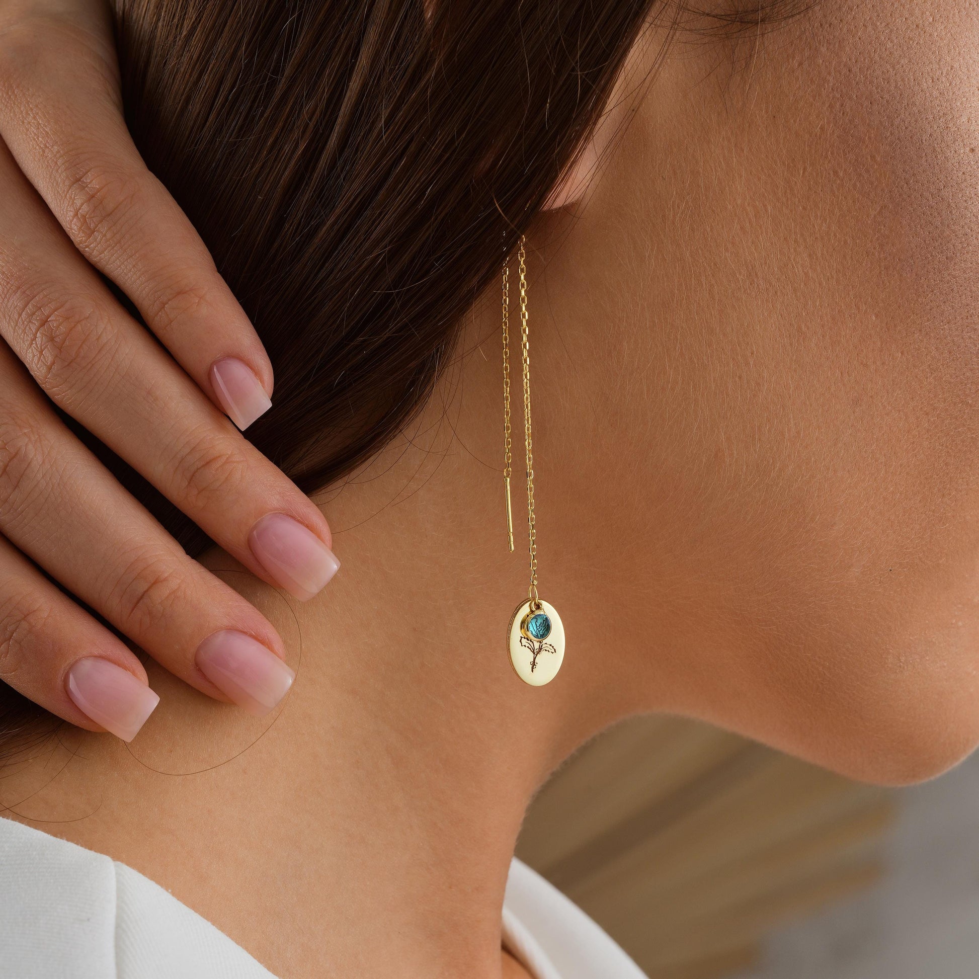 Material 925K Sterling Silver 14K Solid Gold
High polish gold
Threader pull-through earring
Oval disc with engraved rose
Cubic Zirconia  Pair
Everyday minimal wear – Romantic style Nature lovers – Floral jewelry fans – Bridesmaid or birthday gift – Feminine aesthetic
Elegant gift box
Ready for gifting  ideal for birthdays anniversaries or self-love
Handmade to order in US
2 3 business days
Express delivery available:
USA 2 5 business days Europe 1 3 business days
For EUROPE shipped from TURKEY