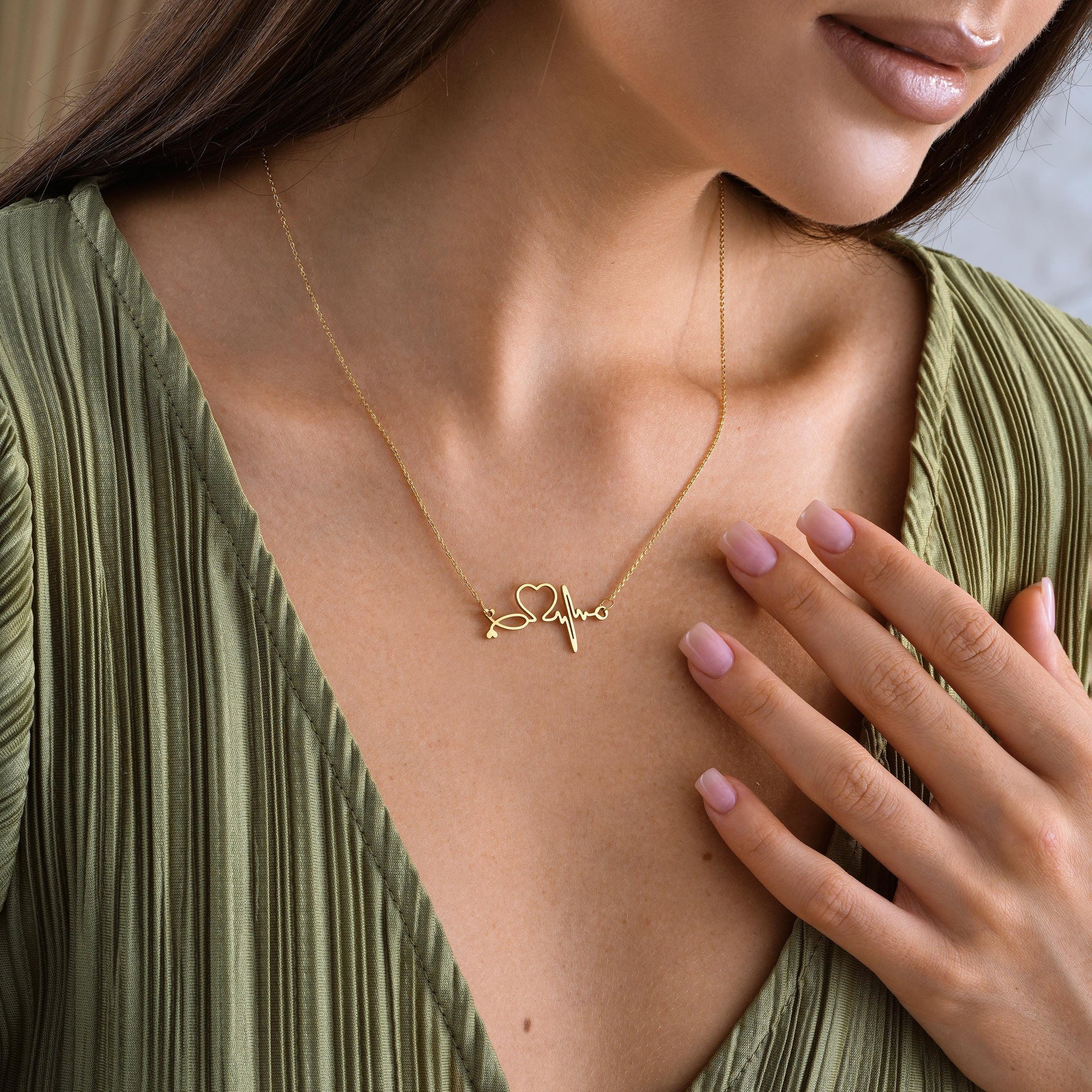 Material: 925K Sterling Silver / 14K Solid Gold  
• Finish Options: Silver, Gold, Rose Gold  
• Pendant: Heart + ECG + Stethoscope silhouette with custom name  
• Chain Length: Adjustable (16&quot; + 2&quot; extender)  
• Closure: Spring Ring  

🎯 Perfect For:  
Nurses – Doctors – Graduation – Residency match – White coat gift – Healthcare workers – Personalized medical gifts