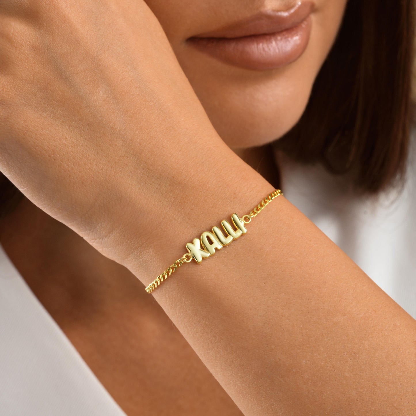 Material: 925 Sterling Silver or 14K Solid Gold
Finish: High-polish
Chain: Gourmet chain with secure lobster clasp
Name: Custom balloon-style lettering 
Length: Adjustable (5&quot;-9&quot;)
Hypoallergenic & nickel-free
Handmade with love
Personalized Gifts Birthday Bridesmaids Everyday Minimalist Style  Name Jewelry Lovers
Elegant gift box
Ready for gifting with personalized note option
Processing time: 2–3 business day Ships from Turkey (for EU orders)
USA 2–5 business days
 Europe 1–3 business days