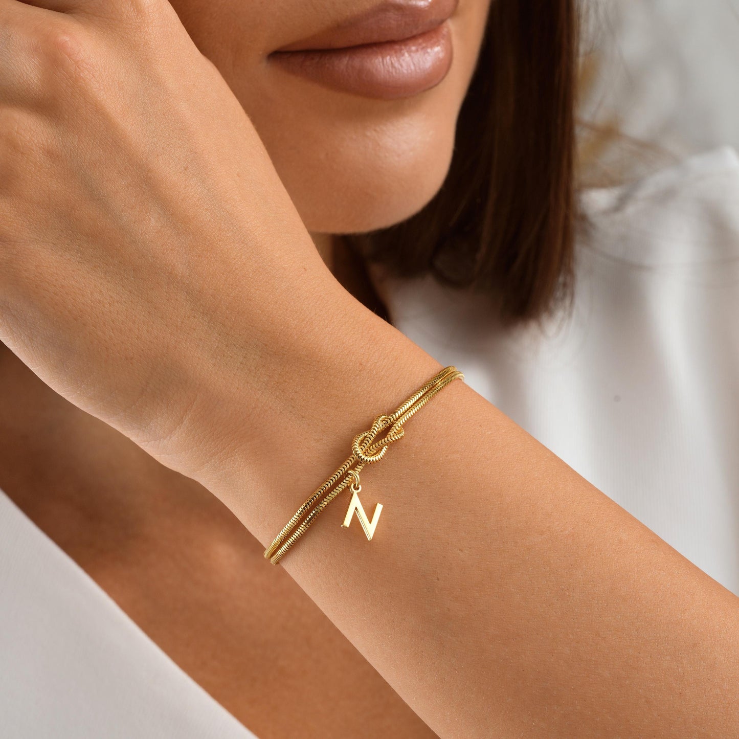 Material: 925 Sterling Silver or 14K Solid Gold
Finish: High-polish
Design: Knotted double chain with initial charm
Initial: A–Z (1 letter)
Length: Adjustable 5&quot;-9&quot;
Closure: Lobster clasp
Hypoallergenic nickel-free
Handmade with care
Everyday Wear  Personalized Gifts  Graduation  Bridesmaids  Gift for Her  Minimalist Style
Elegant gift box
Ready for gifting with optional message card
Processing time 2–3 business days
Ships from Turkey for EU buyers
USA 2–5 business days
Europe 1 3 business days