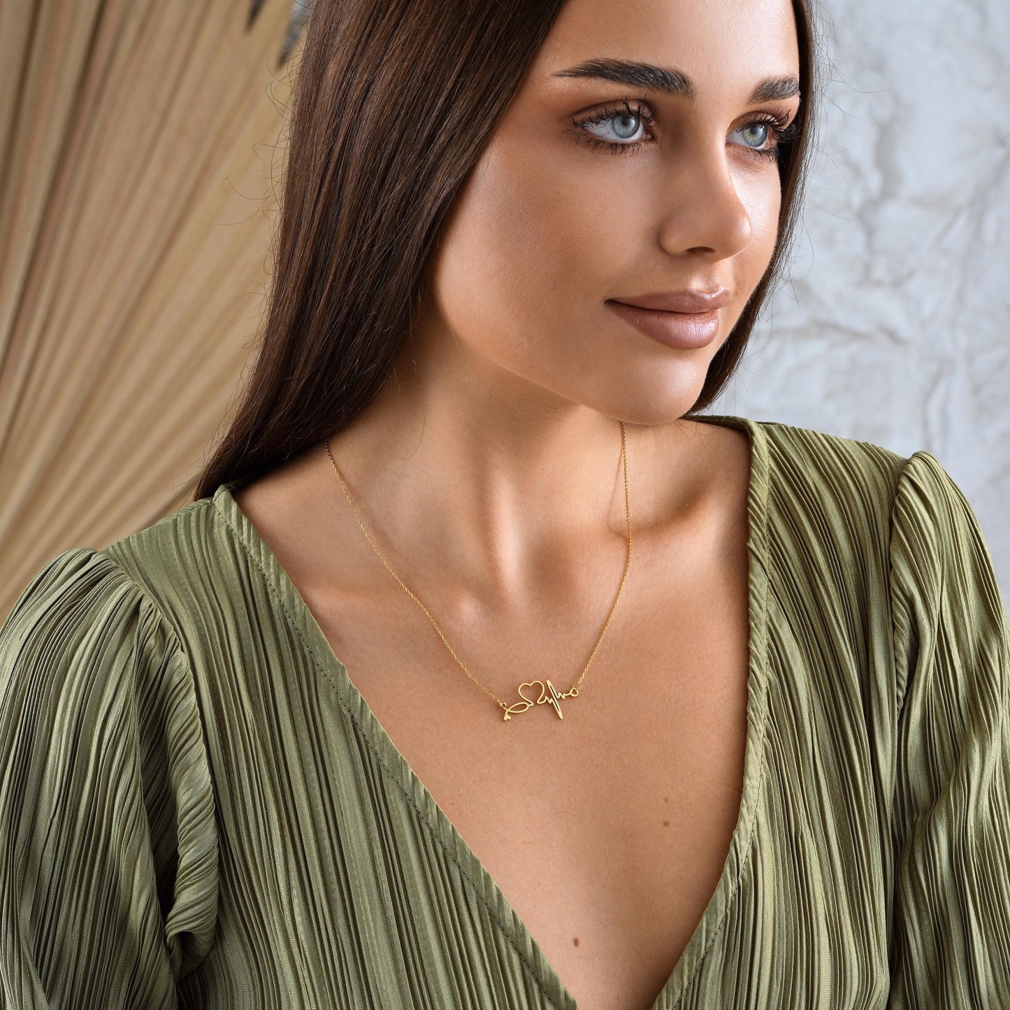 Material: 925K Sterling Silver / 14K Solid Gold  
• Finish Options: Silver, Gold, Rose Gold  
• Pendant: Heart + ECG + Stethoscope silhouette with custom name  
• Chain Length: Adjustable (16&quot; + 2&quot; extender)  
• Closure: Spring Ring  

🎯 Perfect For:  
Nurses – Doctors – Graduation – Residency match – White coat gift – Healthcare workers – Personalized medical gifts