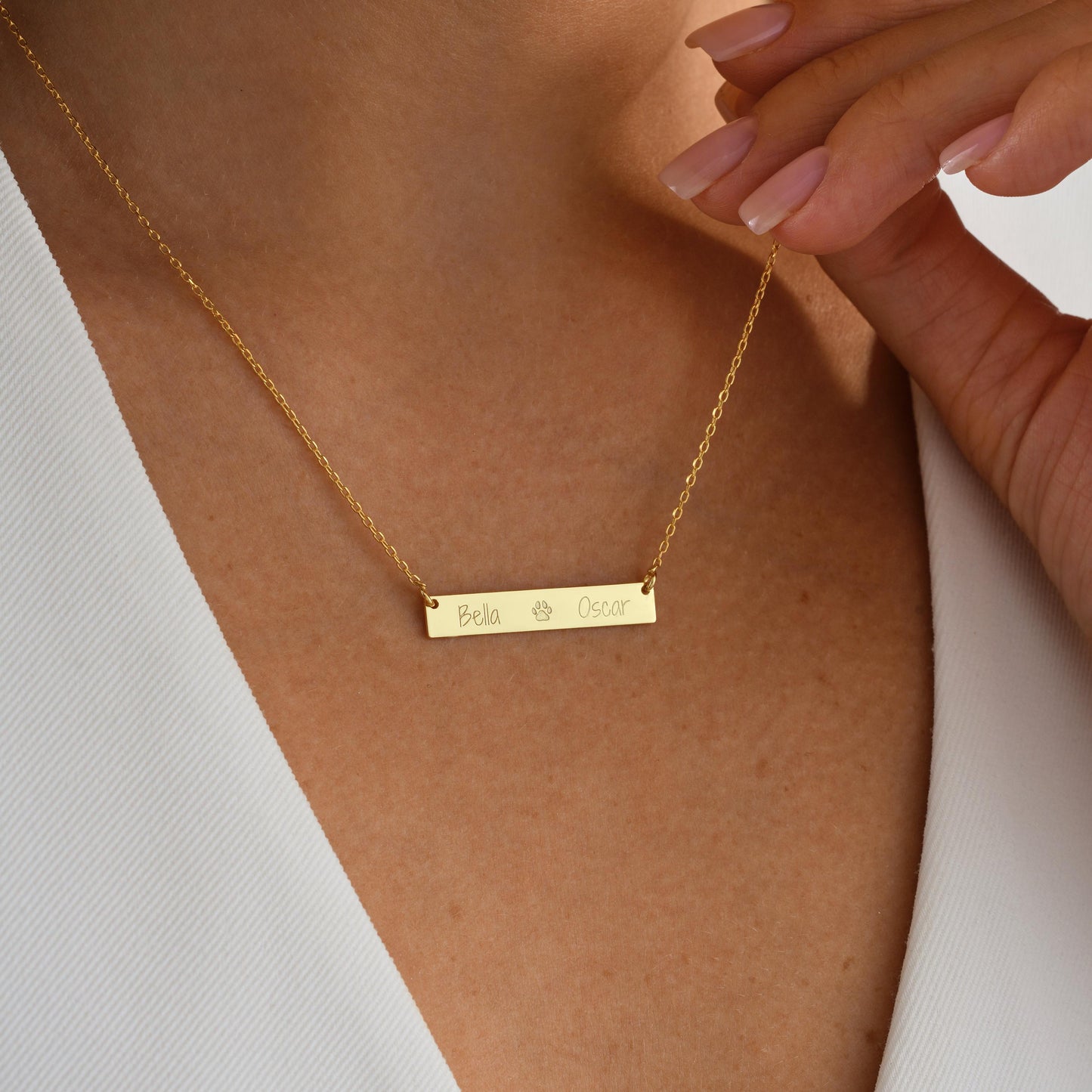 Personalized Bar Name Necklace – Custom Engraved Plate Pendant
A sleek and minimal necklace with a personalized bar pendant, perfect for engraving names, dates, or special symbols. Ideal as a gift for her, anniversaries, or everyday wear.
Material 925K Sterling Silver / 14K Solid Gold Closure: Spring Ring
Pendant Size: Approx. 35×5mm  Sold as: Pendant with chain included
Hypoallergenic & safe for sensitive skin
Anniversary  Birthday Graduation Everyday Wear Bridesmaid Gift Friendship Jewelry