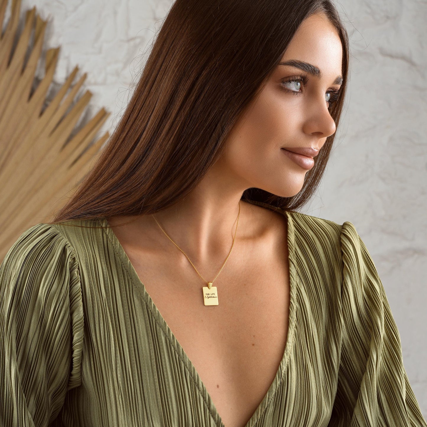 Personalized Engraved Plate Pendant Necklace – Custom Message Jewelry ✨

A timeless necklace designed for your most meaningful words. Engrave your favorite quote, names, or a special date for a truly personal touch.

💛 Product Details
• Material: 925K Sterling Silver / 14K Solid Gold
• Closure: Spring Ring
• Pendant Size: Approx. 15×20mm
• Sold as: Pendant with chain included
• Hypoallergenic & safe for sensitive skin