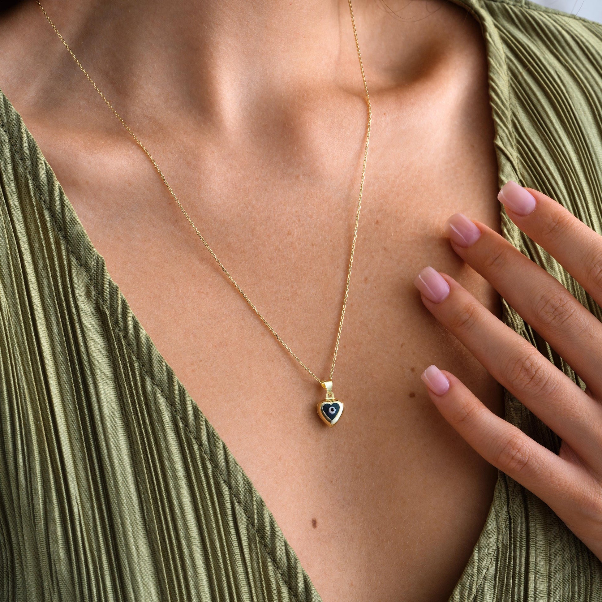 Gold Heart Evil Eye Necklace – Protective Amulet Jewelry
A stunning heart-shaped pendant featuring the traditional evil eye design for protection and good fortune. Perfect as a meaningful gift or a stylish personal talisman.
Protection gifts, good luck charms, birthdays, anniversaries, or personal wear.
• Material: 925K Sterling Silver / 14K Solid Gold
• Closure: Spring Ring
• Pendant Size: Approx. 10mm
• Sold as: Pendant with chain included
• Hypoallergenic & safe for sensitive skin