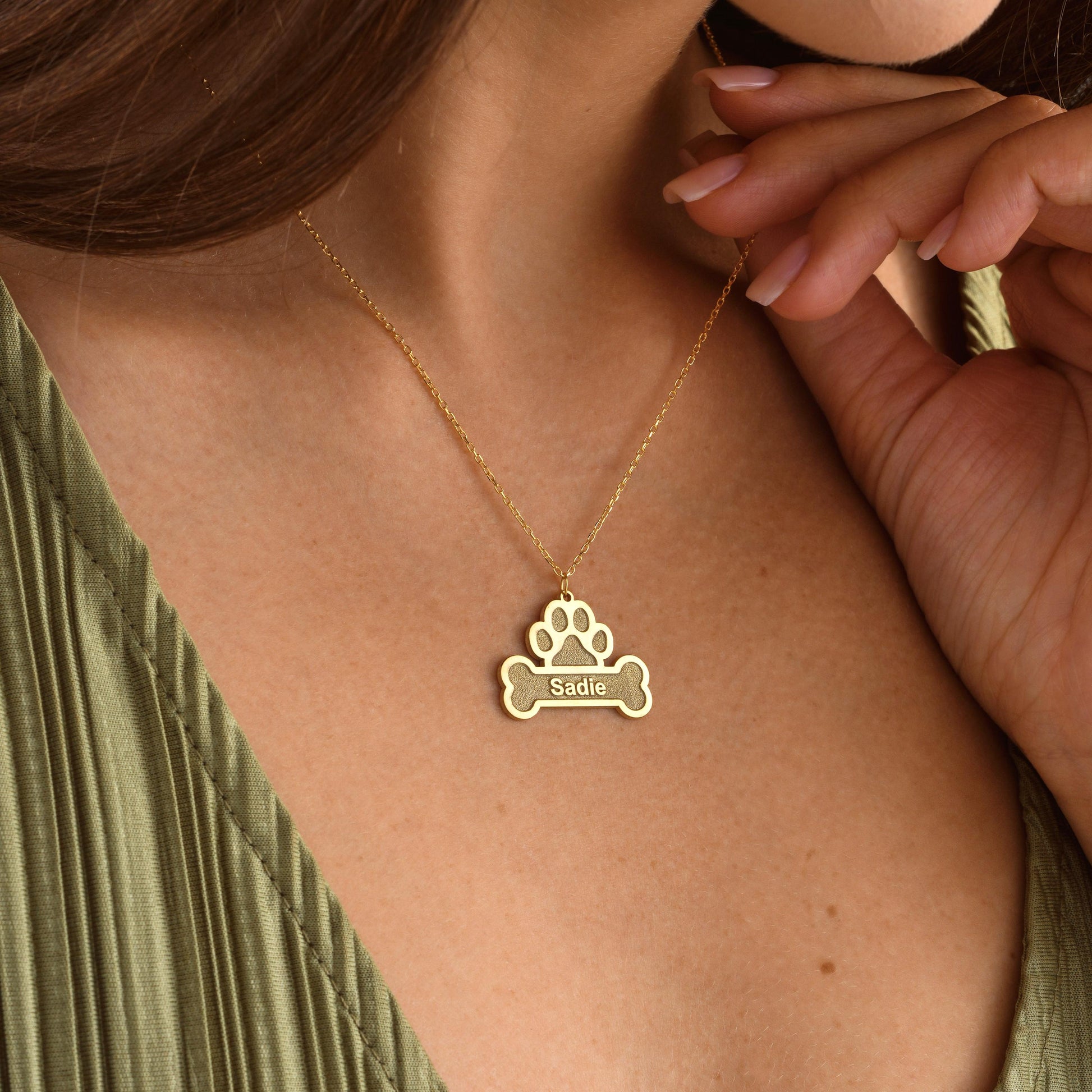✨ Custom Paw Name Necklace – Personalized Dog Bone Pendant ✨

A unique and heartfelt necklace featuring a paw print over a bone-shaped pendant engraved with your pet&#39;s name. Perfect for pet lovers, memorial keepsakes, or gifts for dog owners.

💛 Product Details
• Material: 925K Sterling Silver / 14K Solid Gold
• Closure: Spring Ring
• Pendant Size: Approx. 25mm
• Hypoallergenic & safe for sensitive skin